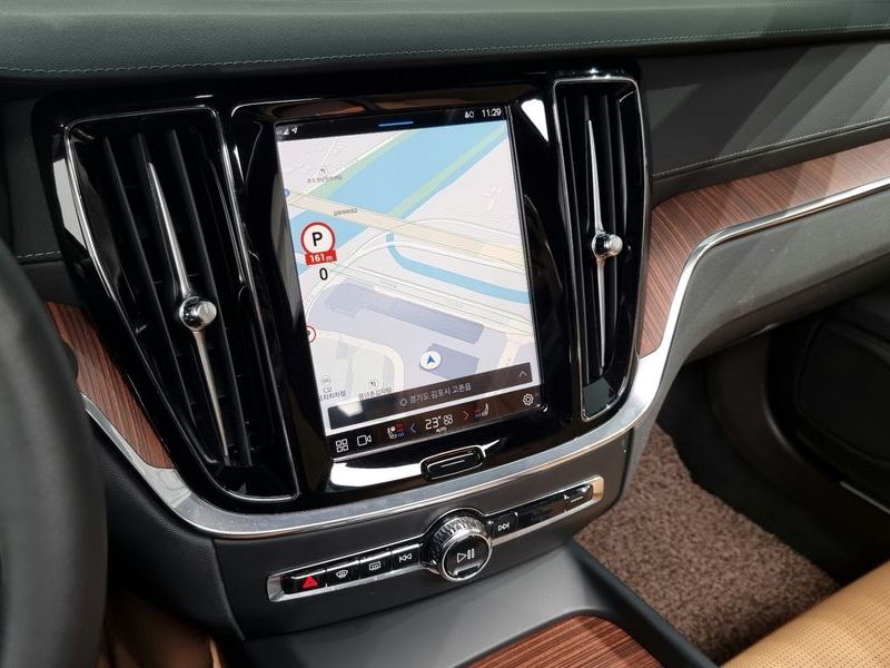 2024 Volvo V60 B5 Ultimate AWD photo 14