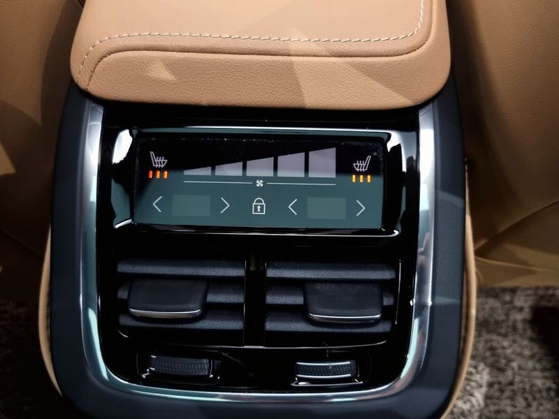 2024 Volvo V60 B5 Ultimate AWD photo 19