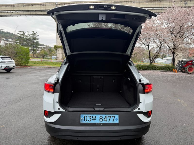 2023 Volkswagen ID.4 Pro photo 12