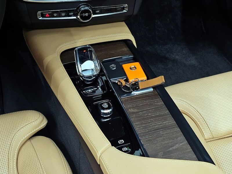 2023 Volvo S90 B6 AWD Ultimate Bright photo 9