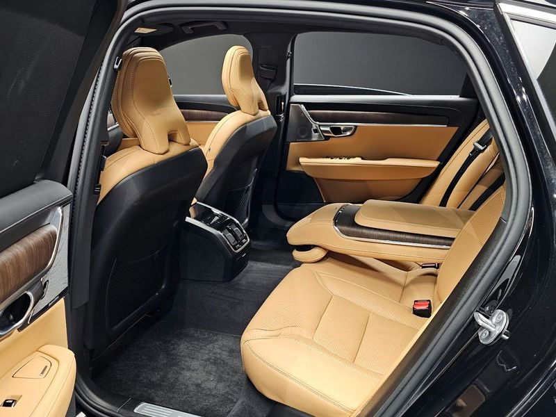 2023 Volvo S90 B6 AWD Ultimate Bright photo 12