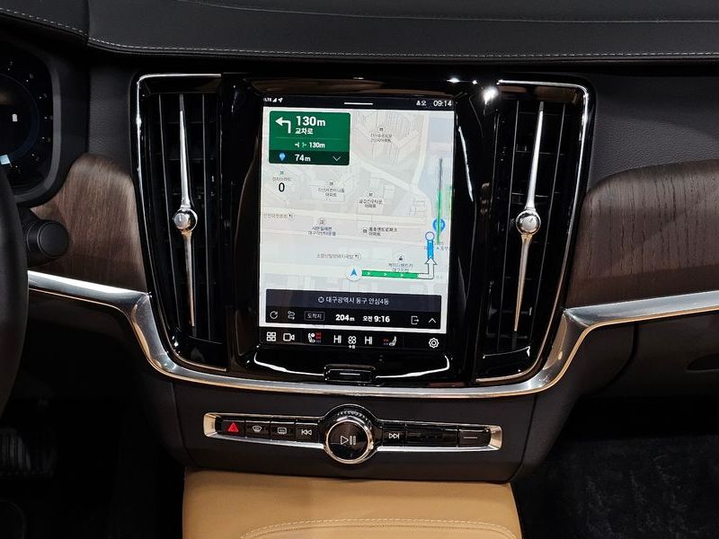2023 Volvo S90 B6 AWD Ultimate Bright photo 14