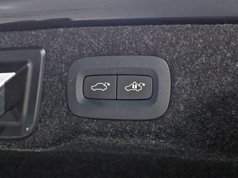 2023 Volvo S90 B6 AWD Ultimate Bright photo 17