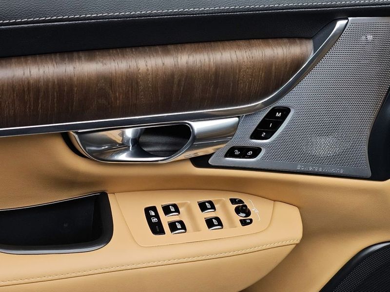 2023 Volvo S90 B6 AWD Ultimate Bright photo 19