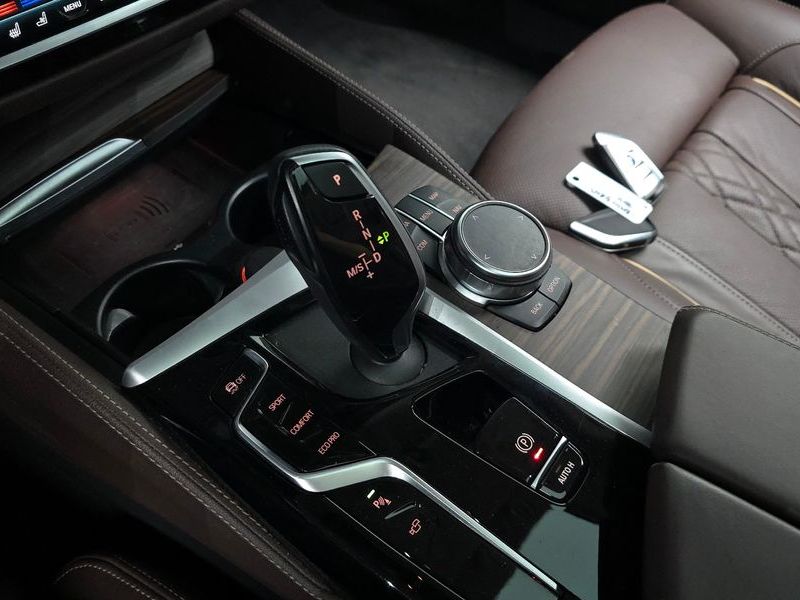 2023 BMW 5 Series 530i xDrive Luxury photo 9