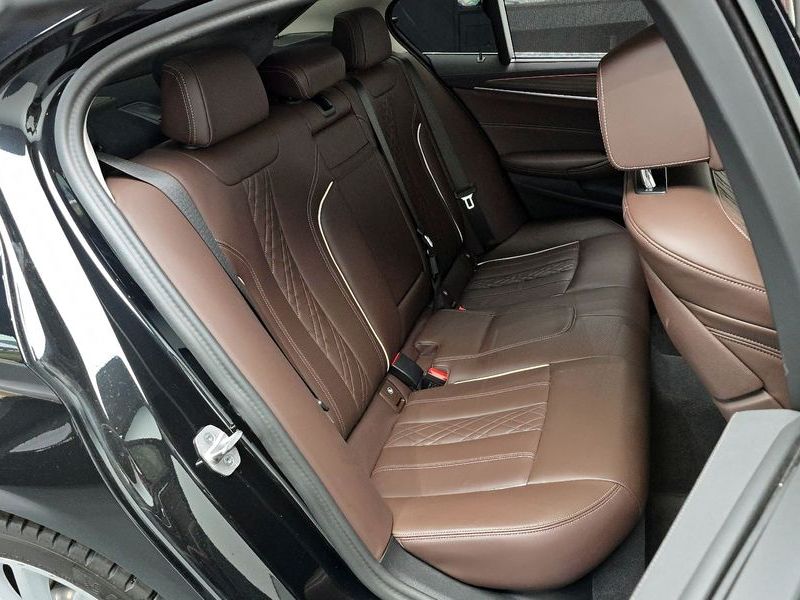 2023 BMW 5 Series 530i xDrive Luxury photo 12
