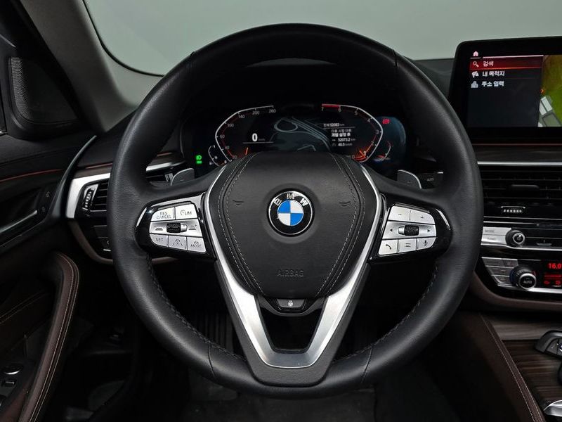 2023 BMW 5 Series 530i xDrive Luxury photo 13