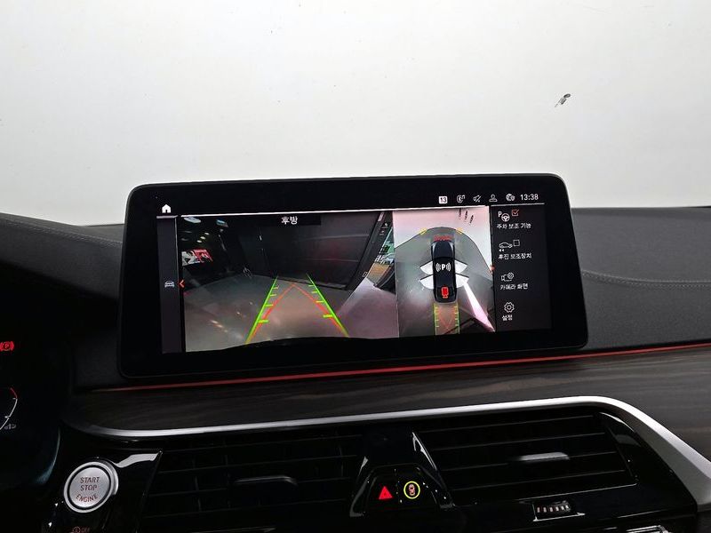 2023 BMW 5 Series 530i xDrive Luxury photo 14