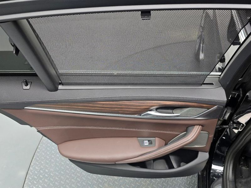2023 BMW 5 Series 530i xDrive Luxury photo 25