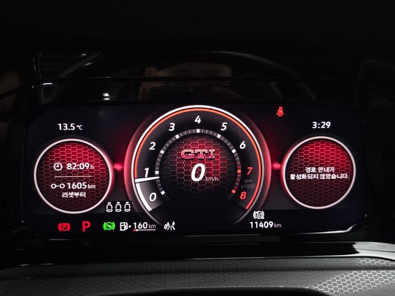 2023 Volkswagen Golf 2.0 GTI photo 8
