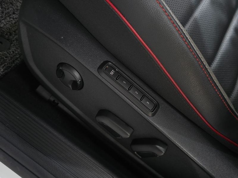 2023 Volkswagen Golf 2.0 GTI photo 19