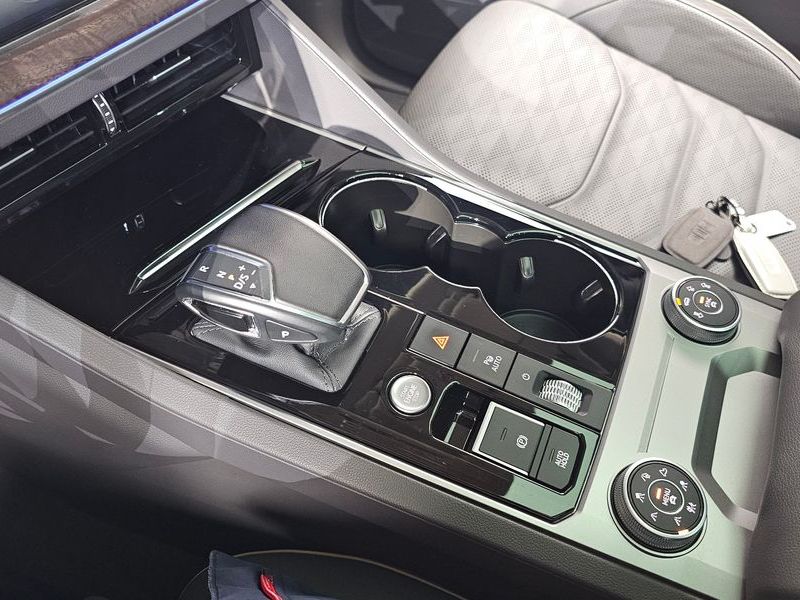 2023 Volkswagen Touareg 3.0 TDI Prestige photo 9