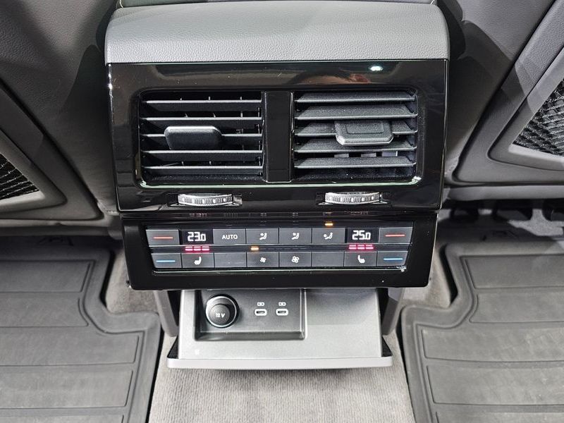 2023 Volkswagen Touareg 3.0 TDI Prestige photo 18