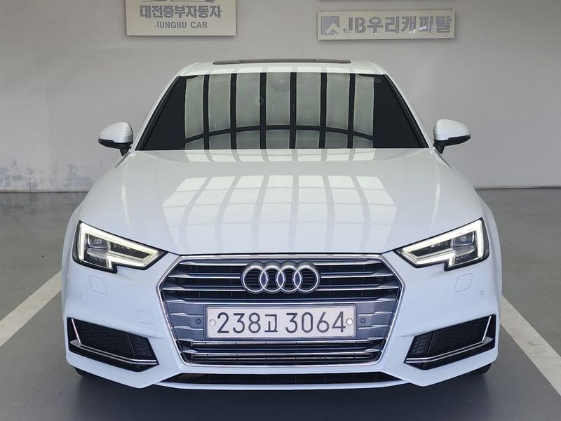 2019 Audi A4 40 TFSI Premium photo 1