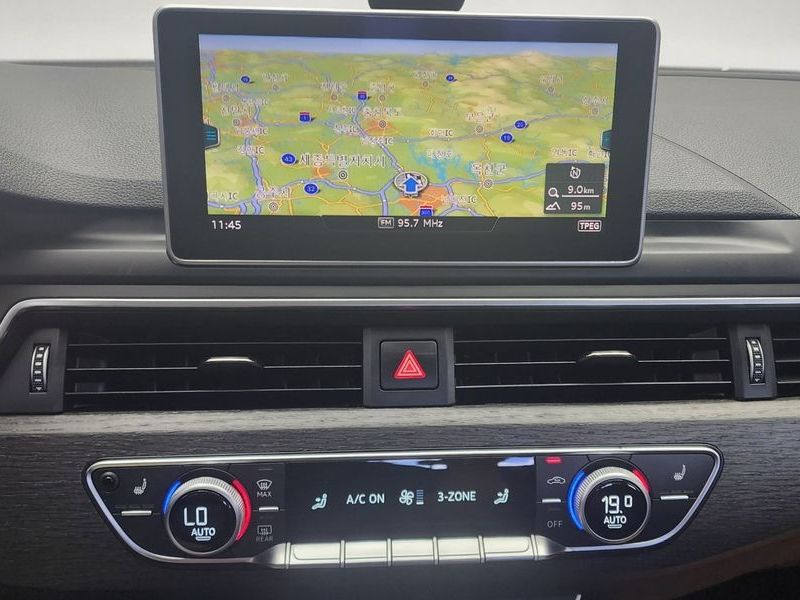 2019 Audi A4 40 TFSI Premium photo 9
