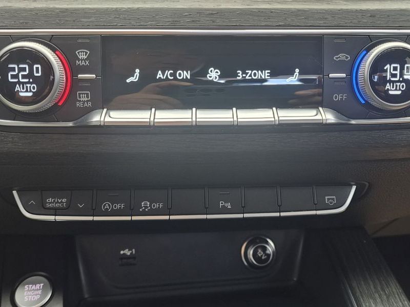 2019 Audi A4 40 TFSI Premium photo 10