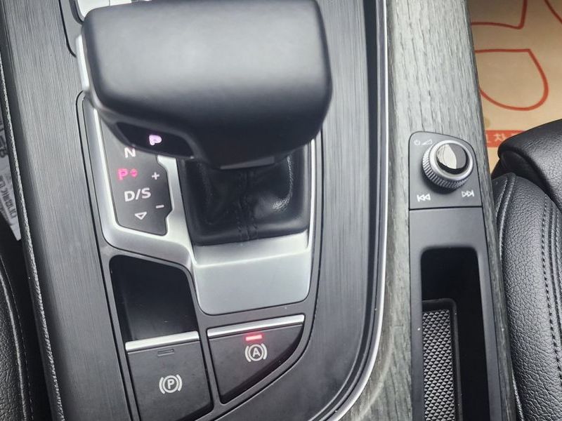 2019 Audi A4 40 TFSI Premium photo 12