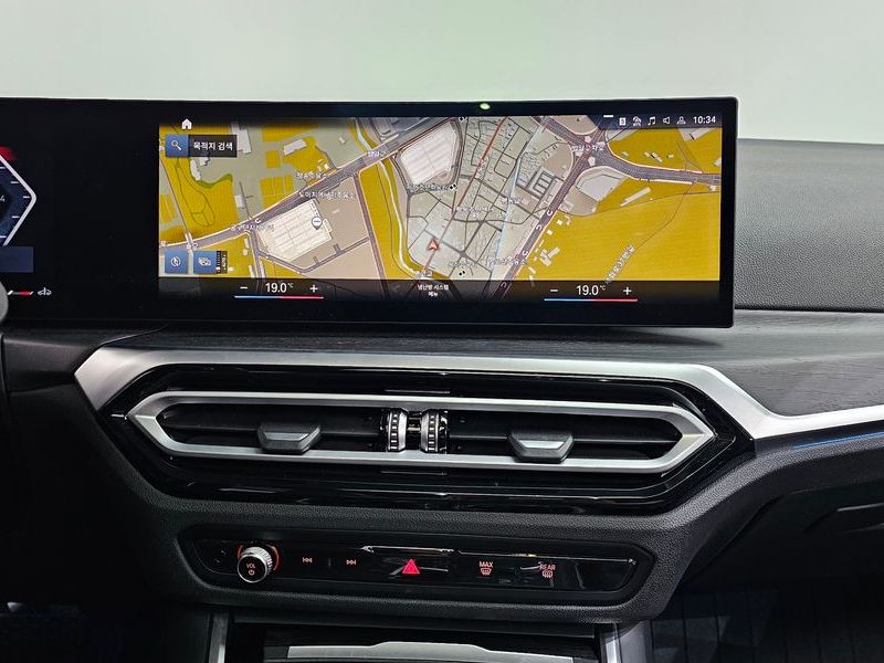 2024 BMW 3 Series 320i Touring photo 12