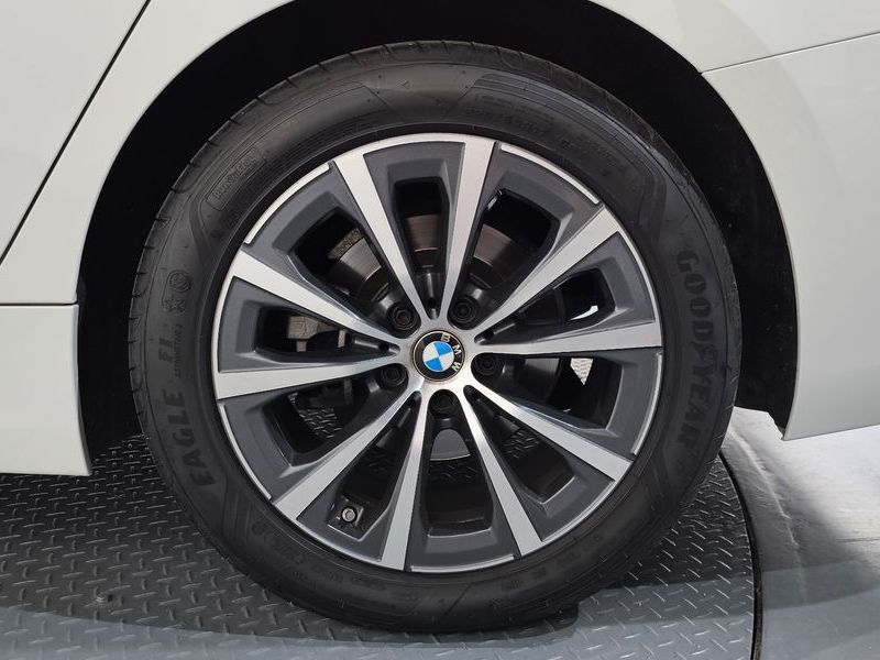 2024 BMW 3 Series 320i Touring photo 21