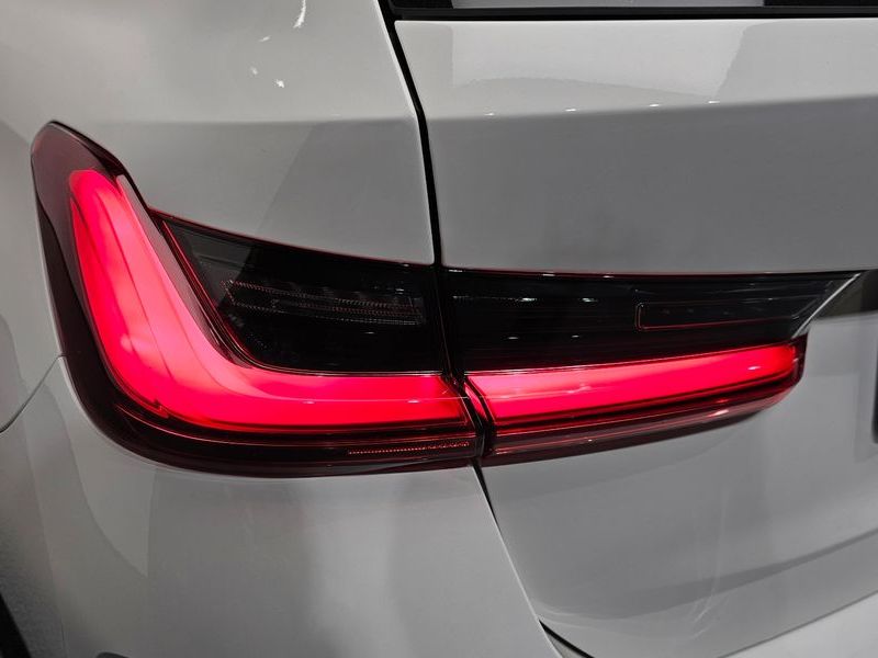 2024 BMW 3 Series 320i Touring photo 23