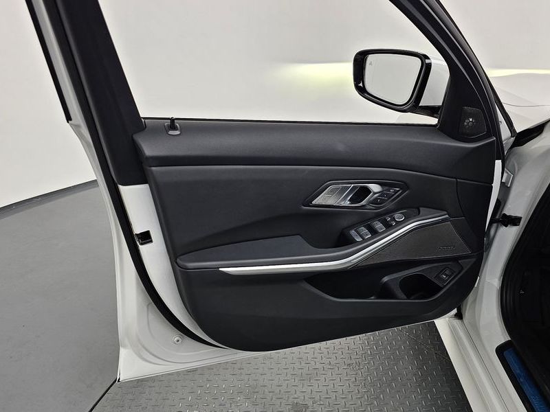 2024 BMW 3 Series 320i Touring photo 24