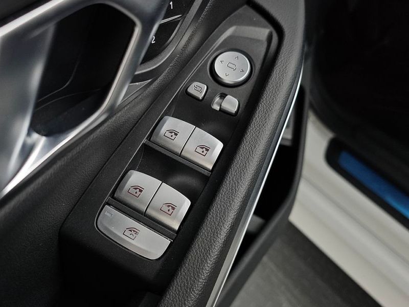 2024 BMW 3 Series 320i Touring photo 29