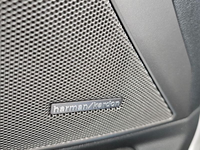 2024 BMW 3 Series 320i Touring photo 30
