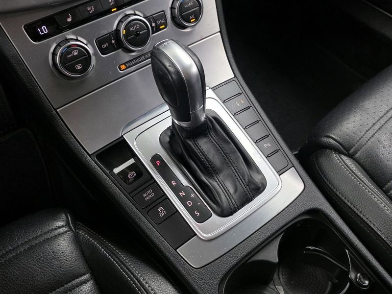 2015 Volkswagen New CC 2.0 TSI photo 9