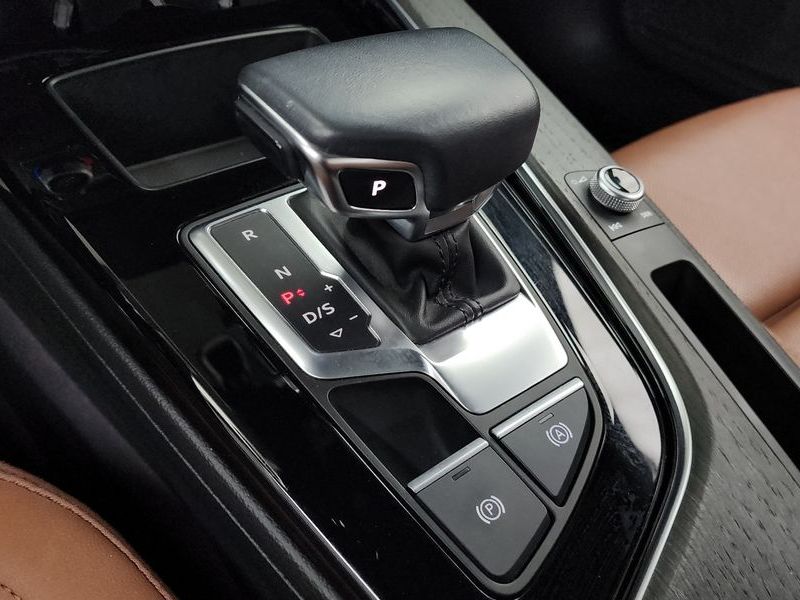 2023 Audi A4 40 TFSI Premium photo 9