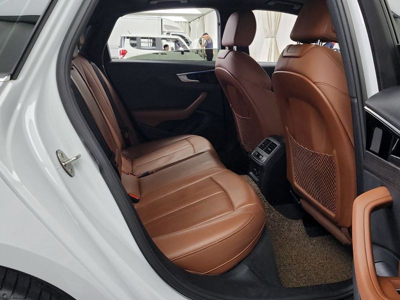 2023 Audi A4 40 TFSI Premium photo 12