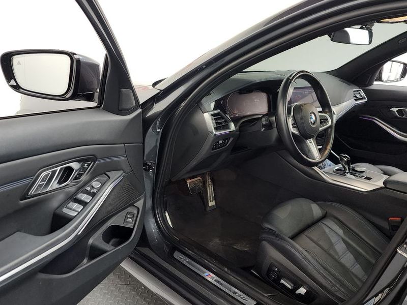 2022 BMW 3 Series 320d Touring M Sport photo 10
