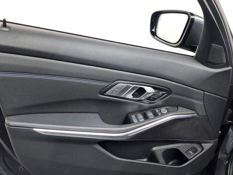 2022 BMW 3 Series 320d Touring M Sport photo 24