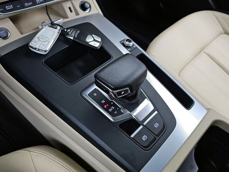 2023 Audi Q5 40 TDI Quattro Sportback photo 9