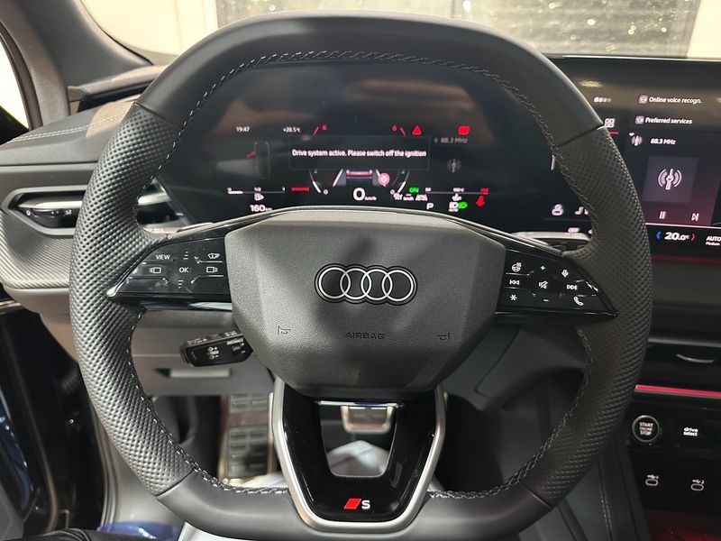 2025 Audi Q5 40 TDI Quattro S Line Black Edition photo 7