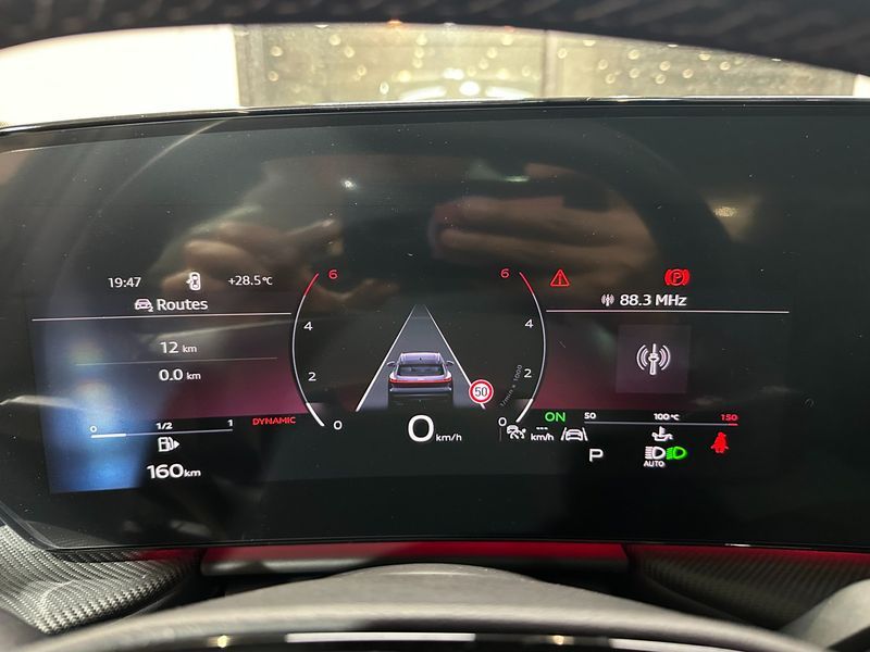 2025 Audi Q5 40 TDI Quattro S Line Black Edition photo 8