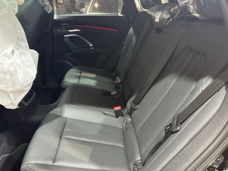 2025 Audi Q5 40 TDI Quattro S Line Black Edition photo 15