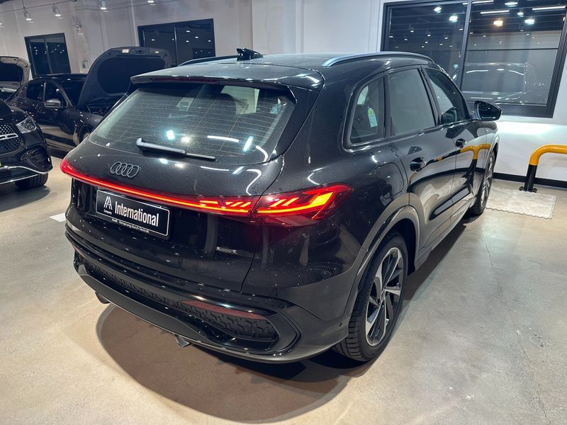 2025 Audi Q5 40 TDI Quattro S Line Black Edition photo 20