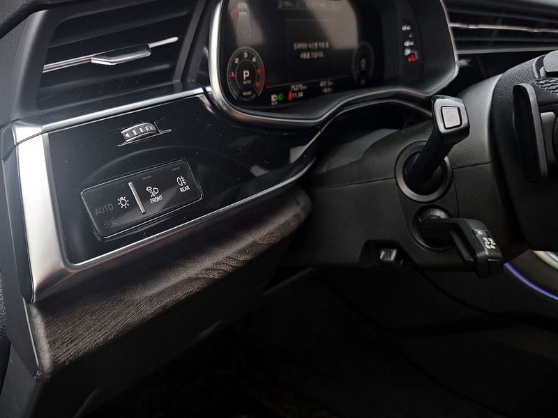 2021 Audi Q7 45 TDI Quattro Premium photo 14