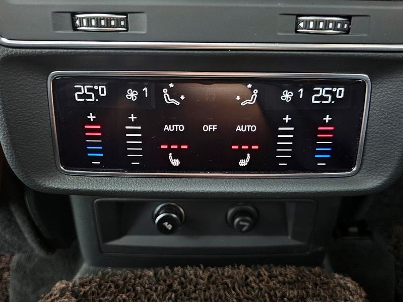 2021 Audi Q7 45 TDI Quattro Premium photo 17
