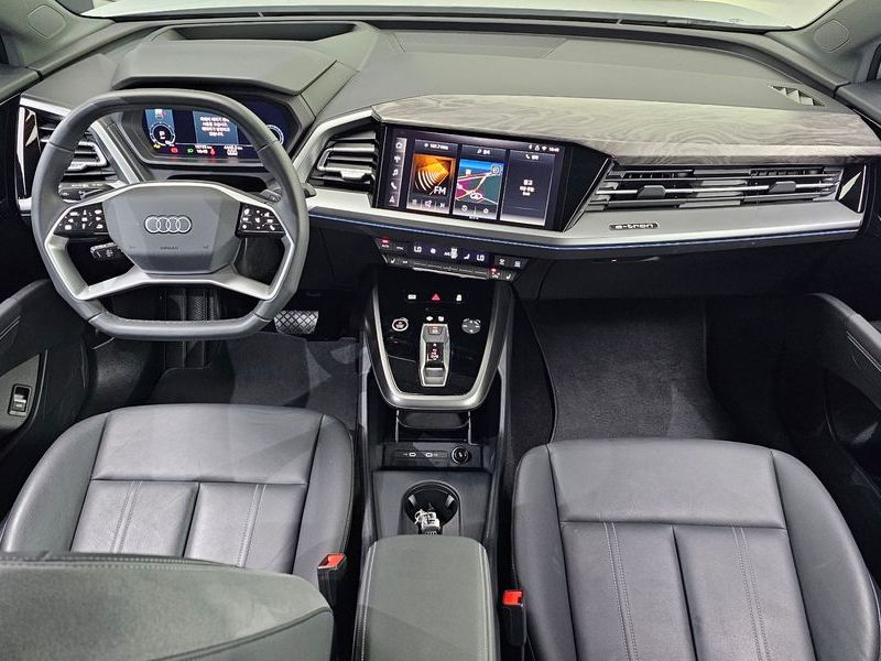 2025 Audi e-tron 45 photo 7