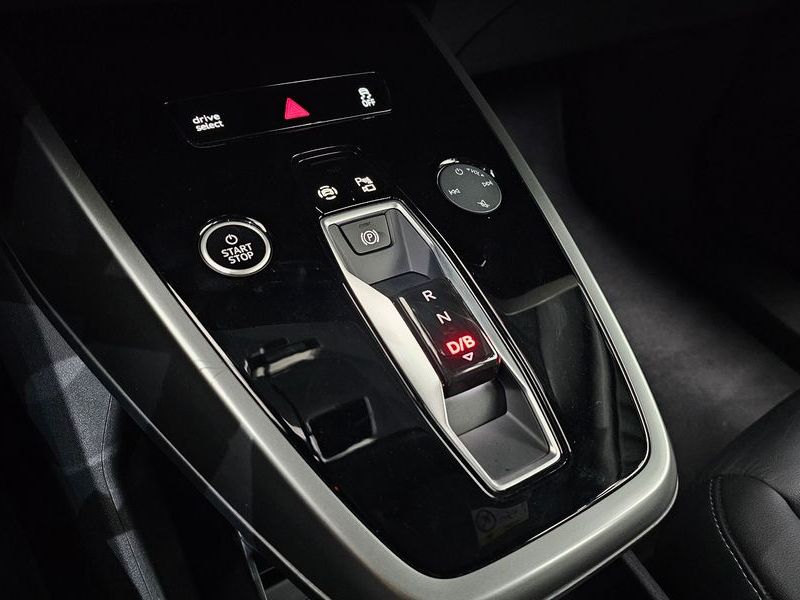 2025 Audi e-tron 45 photo 9