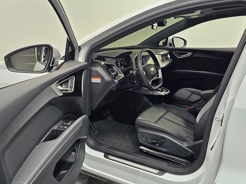 2025 Audi e-tron 45 photo 10