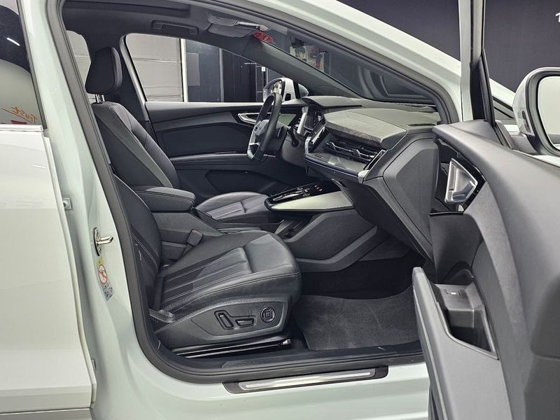 2025 Audi e-tron 45 photo 11