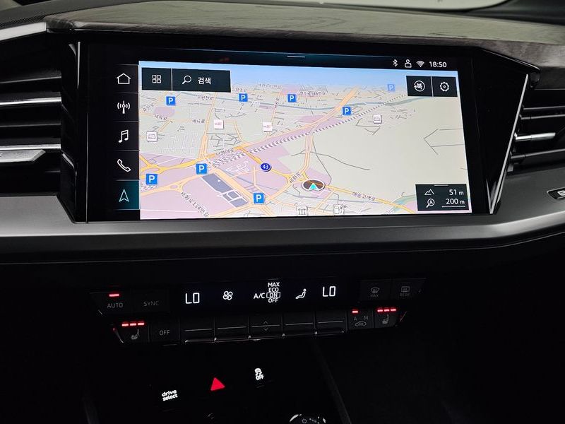 2025 Audi e-tron 45 photo 14
