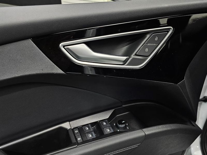 2025 Audi e-tron 45 photo 17