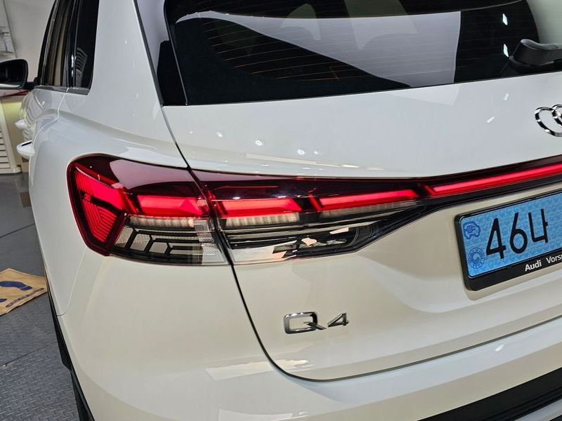 2025 Audi e-tron 45 photo 23