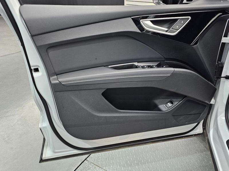 2025 Audi e-tron 45 photo 24