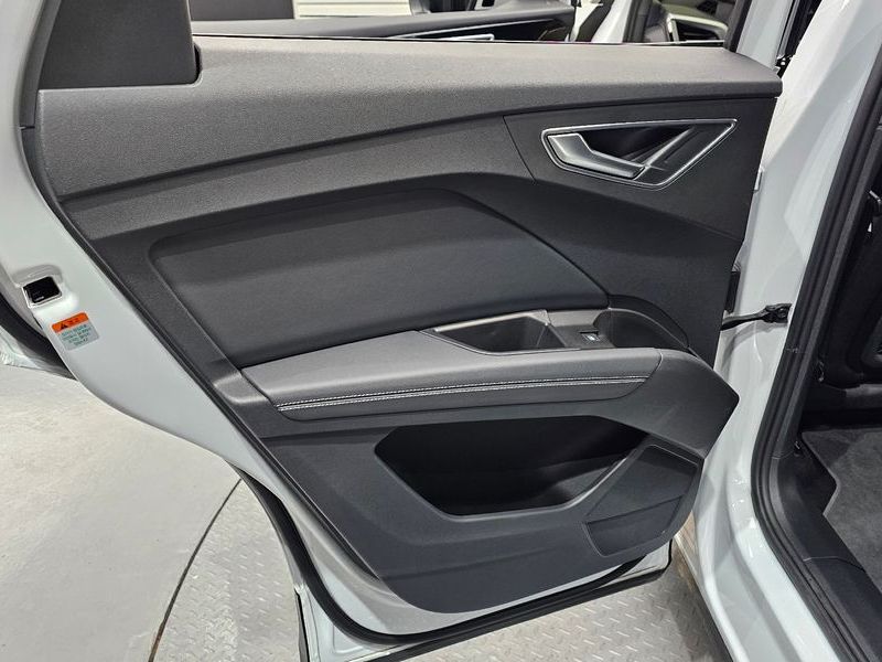 2025 Audi e-tron 45 photo 25