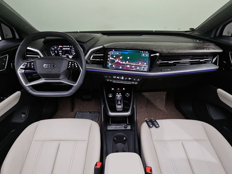 2025 Audi e-tron 45 Premium photo 7