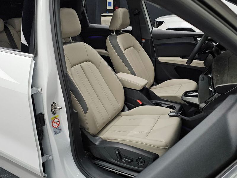 2025 Audi e-tron 45 Premium photo 10